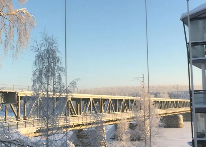 Old Bridge Riverside Ροβανιέμι